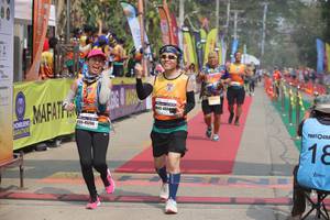 BIB: 45206
                            <button type="button" onclick="openModal(8242908)" class="btn btn-primary btn-sm float-right btn-popup" data-toggle="modal" data-target=".modal-high-quality">
                        <i class="fas fa-shopping-cart"></i> Add to Cart
                    </button>
                                            <button type="button" onclick="isThisMe(8242908, true)" class="btn btn-success btn-sm float-right btn-popup btn-isme hidden" data-toggle="tooltip" data-placement="bottom" title="นี่คือรูปของคุณใช่ไหม คลิกที่นี่เพื่อเอาเข้าอัลบั้ม">
                        <i class="fas fa-plus"></i> Add to album
                    </button>
                    <button type="button" onclick="isThisMe(8242908, false)" class="btn btn-warning btn-sm float-right btn-popup btn-isnotme hidden">
                        <i class="fas fa-ban"></i> Remove from album
                    </button>